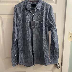 NWT DAY & AGE Men’s  Long Sleeve Blue Squares Geo Design Size XL